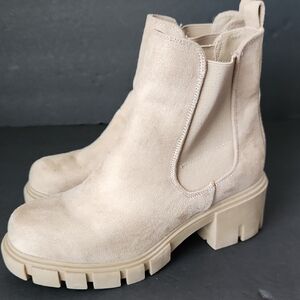 Madden Girl Tessa Lug Sole Chelsea Boot Pull-On Round Toe Beige Womens Size 6.5